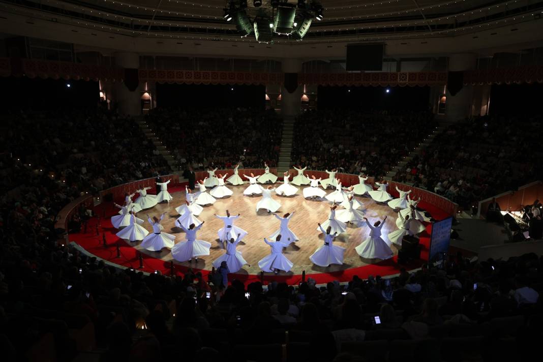 Mevlana Konya'da  11 gün boyunca sema ile anılacak, binlerce turist takip edecek 1